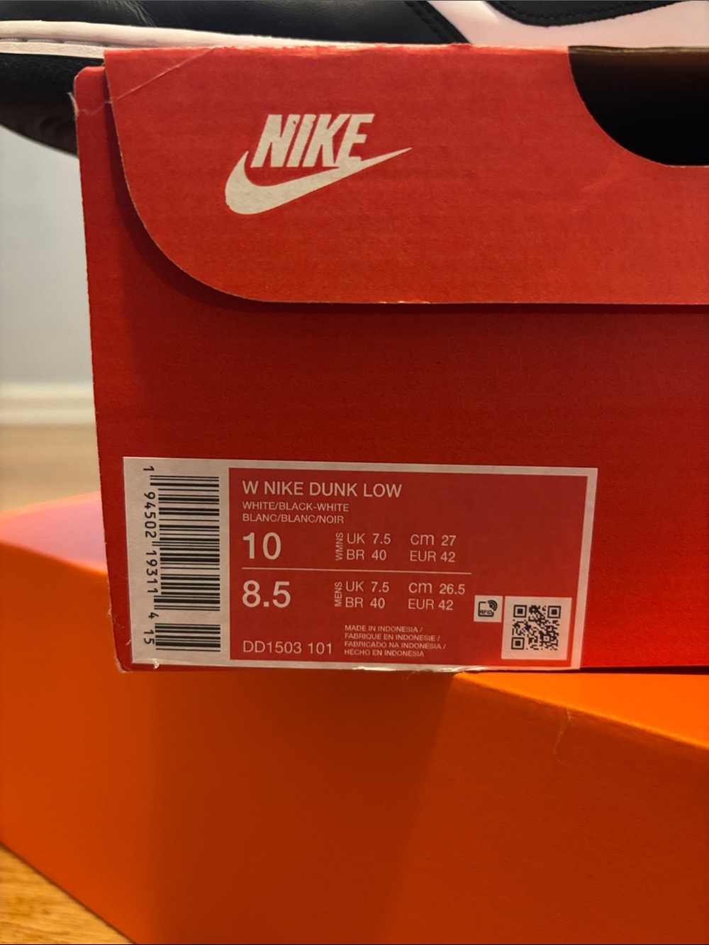 Nike Black and White Low-Top Dunks - Picture 2 of 10